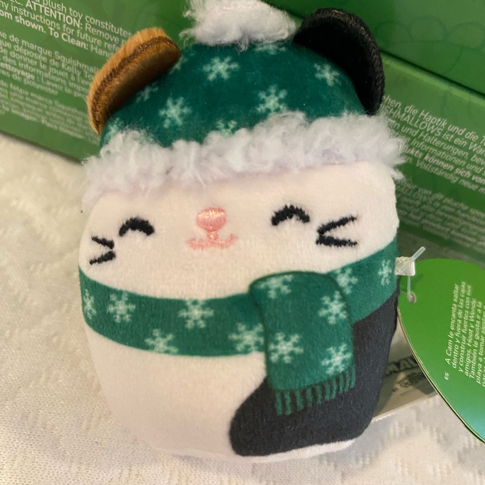 Micromallows “Cam” with Green Hat and Scarf